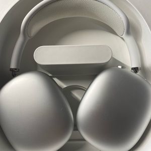 AirPods Max, in Great Conditions, 1-year old (used occasionally)